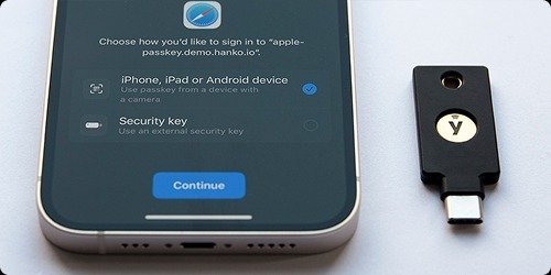 Passkeys: Alternativa la parole care promite securitate sporită, dar întâmpină rezistență Tehnologia passkey, bazată pe metode de autentificare biometrică sau coduri de deblocare, se prezintă ca o alternativă mai sigură la parolele clasice în mediul online