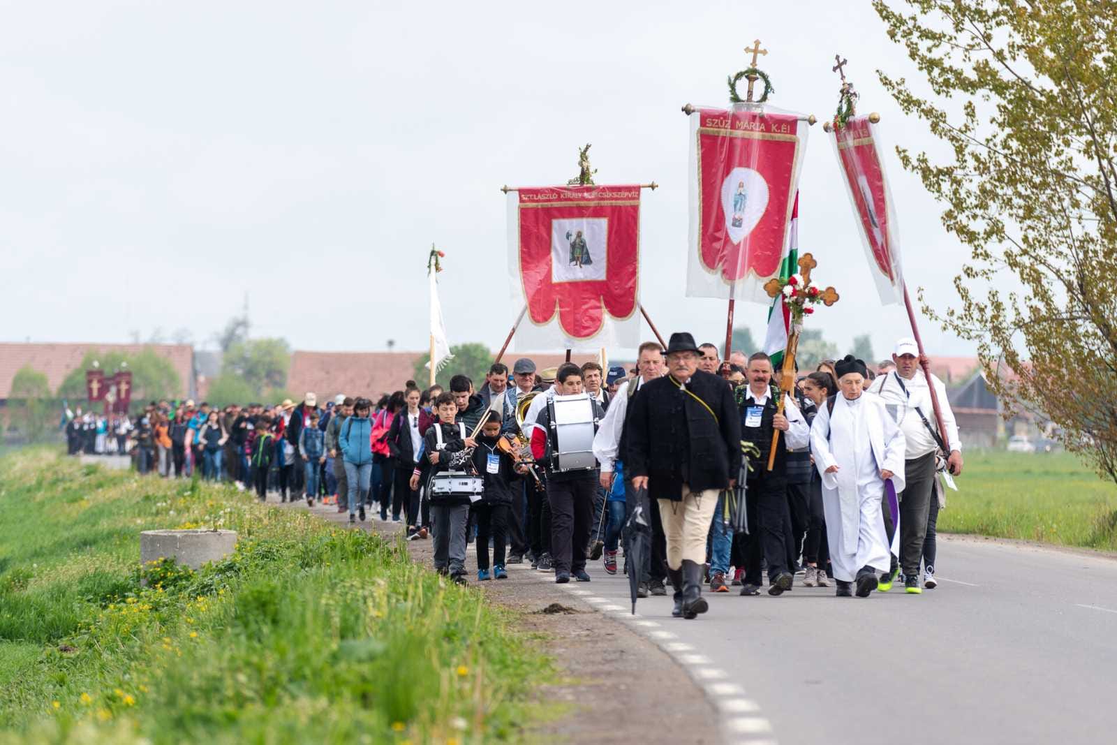 Nicușor Dan evocă rolul comunității maghiare în contextul Zilei Maghiarilor de Pretutindeni Primarul general al Capitalei, Nicușor Dan, a transmis un mesaj cu ocazia Zilei Maghiarilor de Pretutindeni, în care a subliniat importanța contribuției comunității maghiare în diverse momente cheie ale istoriei recente a României