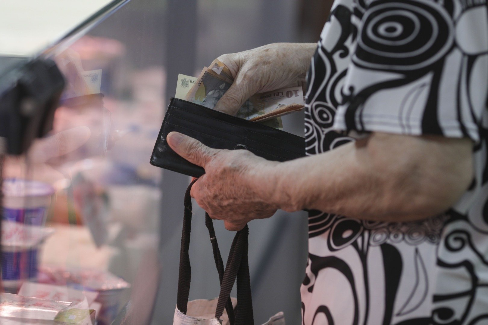 Liberalii acuză PSD de întârziere în comunicarea surselor de finanțare pentru pachetul social Liderii Partidului Național Liberal (PNL) își exprimă nemulțumirea față de Partidul Social Democrat (PSD) în legătură cu lipsa precizării surselor de finanțare pentru pachetul social anunțat recent