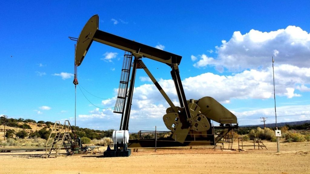 Prețul petrolului, peste 100 dolari/baril. Trump: ”preț mic pentru pace”