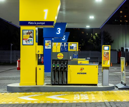 Prețurile carburanților continuă să crească: Benzina și motorina, mai scumpe la început de martie Benzina și motorina standard s-au scumpit din nou în dimineața zilei de 5 martie la benzinăria Petrom de pe strada Brașov din București