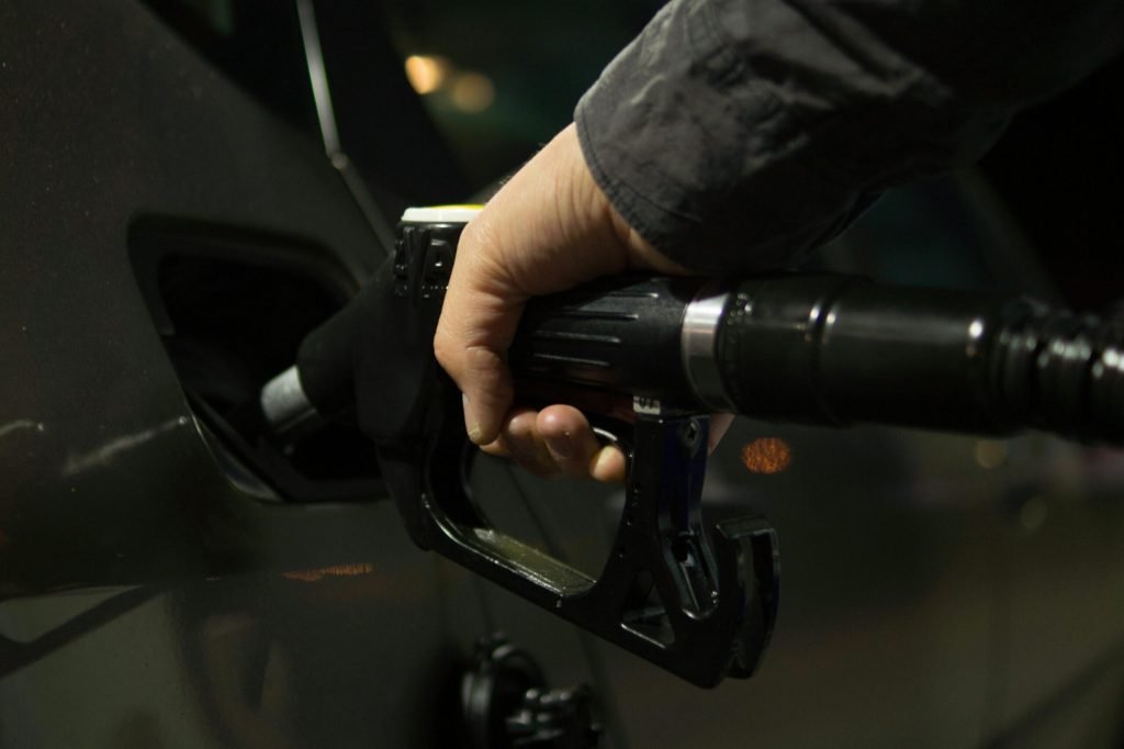 Ajutor pentru carburant aprobat în Sectorul 4: 600 de lei pentru locuitori Consiliul Local al Sectorului 4 a aprobat, miercuri, un program de sprijin financiar pentru locuitorii cu venituri reduse
