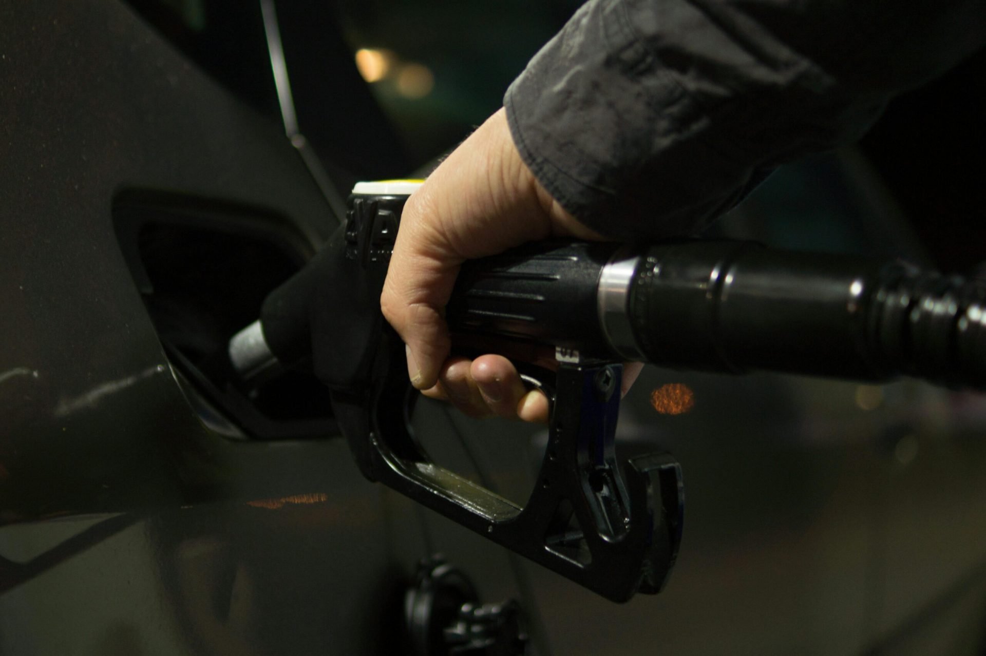 Ajutor pentru carburant aprobat în Sectorul 4: 600 de lei pentru locuitori Consiliul Local al Sectorului 4 a aprobat, miercuri, un program de sprijin financiar pentru locuitorii cu venituri reduse