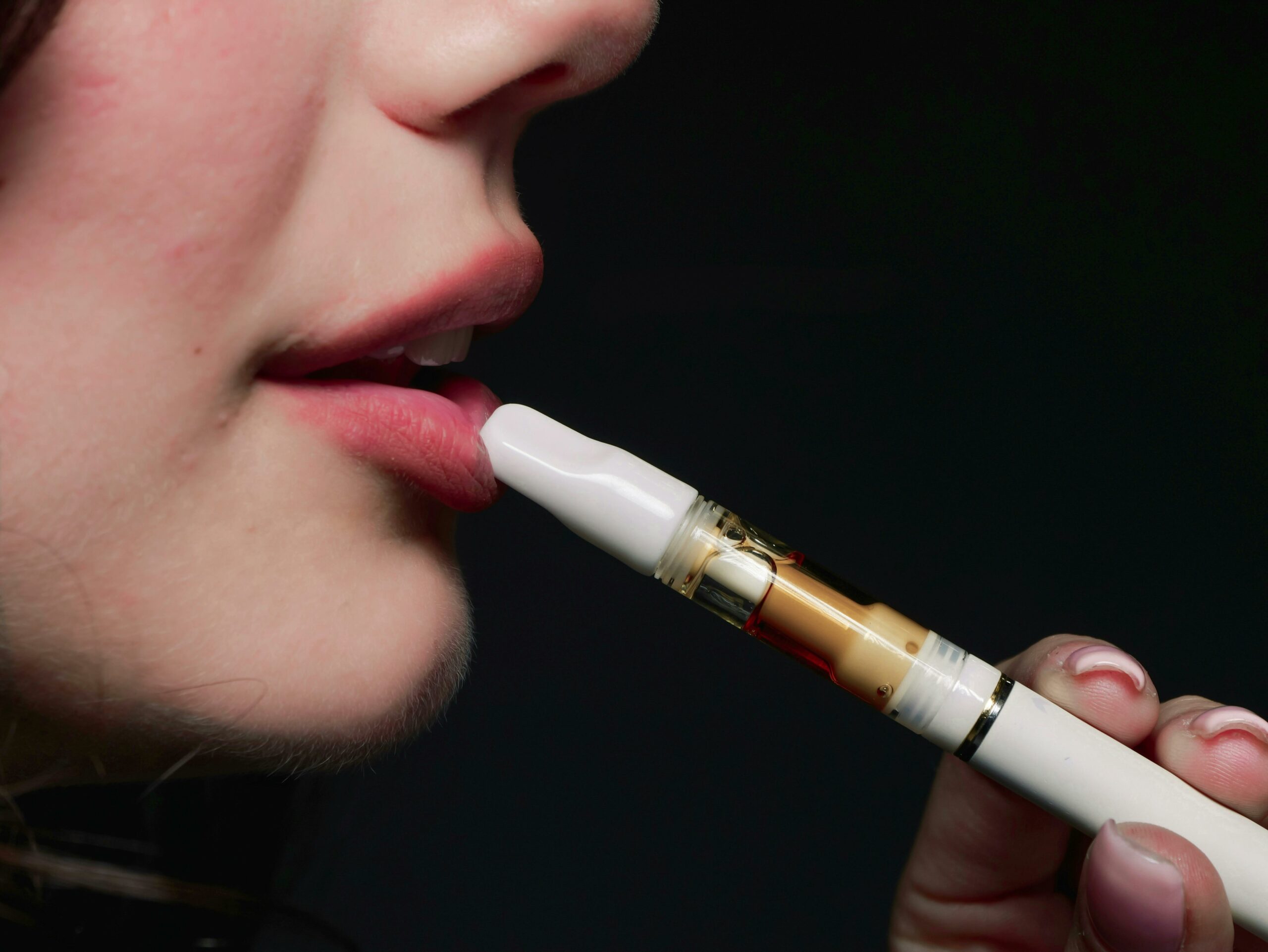 AIV, despre țigările electronice: „Este necesar ca fumătorii să fie informați” Asociația Industriei de Vaping (AIV) reacționează la recentele declarații ale unor membri ai Institutului Național de Sănătate Publică (INSP) cu privire la țigările electronice și dispozitivele cu tutun încălzit