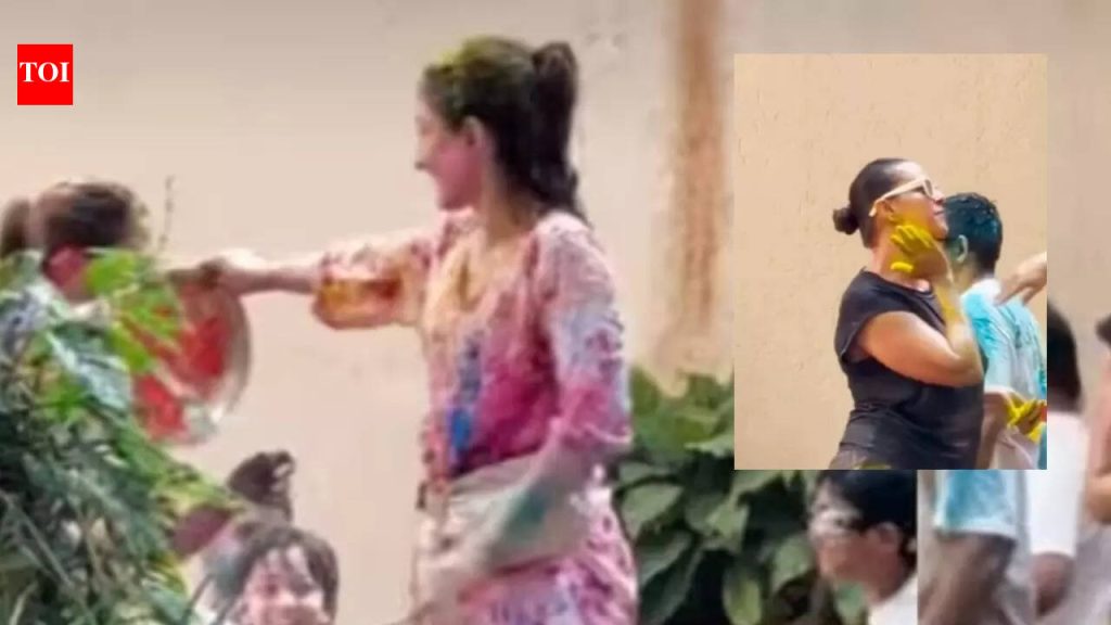 Holi, sărbătoarea culorilor, a unit vedete de la Bollywood cu familiile lor În timp ce India se bucură de explozia de culori și veselie a festivalului Holi, actrițele Soha Ali Khan și Neha Dhupia au împărtășit cu fanii de pe rețelele de socializare momente pline de bucurie alături de copiii lor
