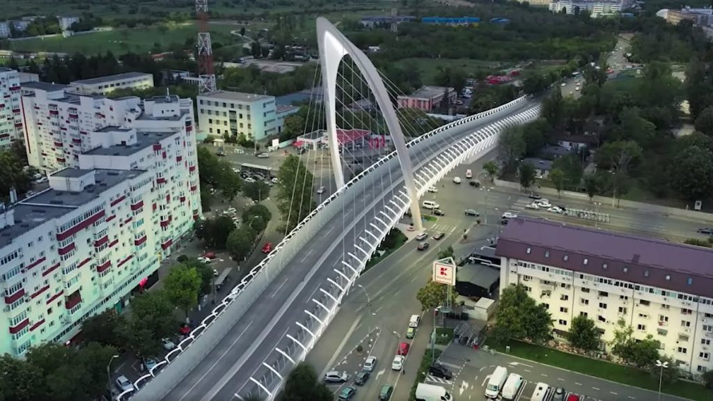 Pasajele din Sectorul 4 blochează linia de tramvai promisă Două pasaje supraterane construite în Sectorul 4, unul în construcție la Apărătorii Patriei și celălalt în faza de autorizare peste Șoseaua Olteniței, nu permit dezvoltarea unei linii de tramvai pe inelul median