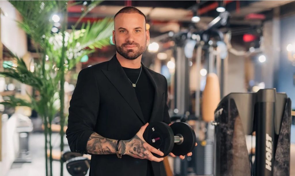 Fond polonez pompează peste 20 de milioane de euro într-un lanț de săli de fitness din România Un fond de investiții polonez a anunțat, printr-un comunicat adresat comunității antreprenoriale, planuri de a investi până la 20,4 milioane de euro într-un lanț românesc de săli de fitness