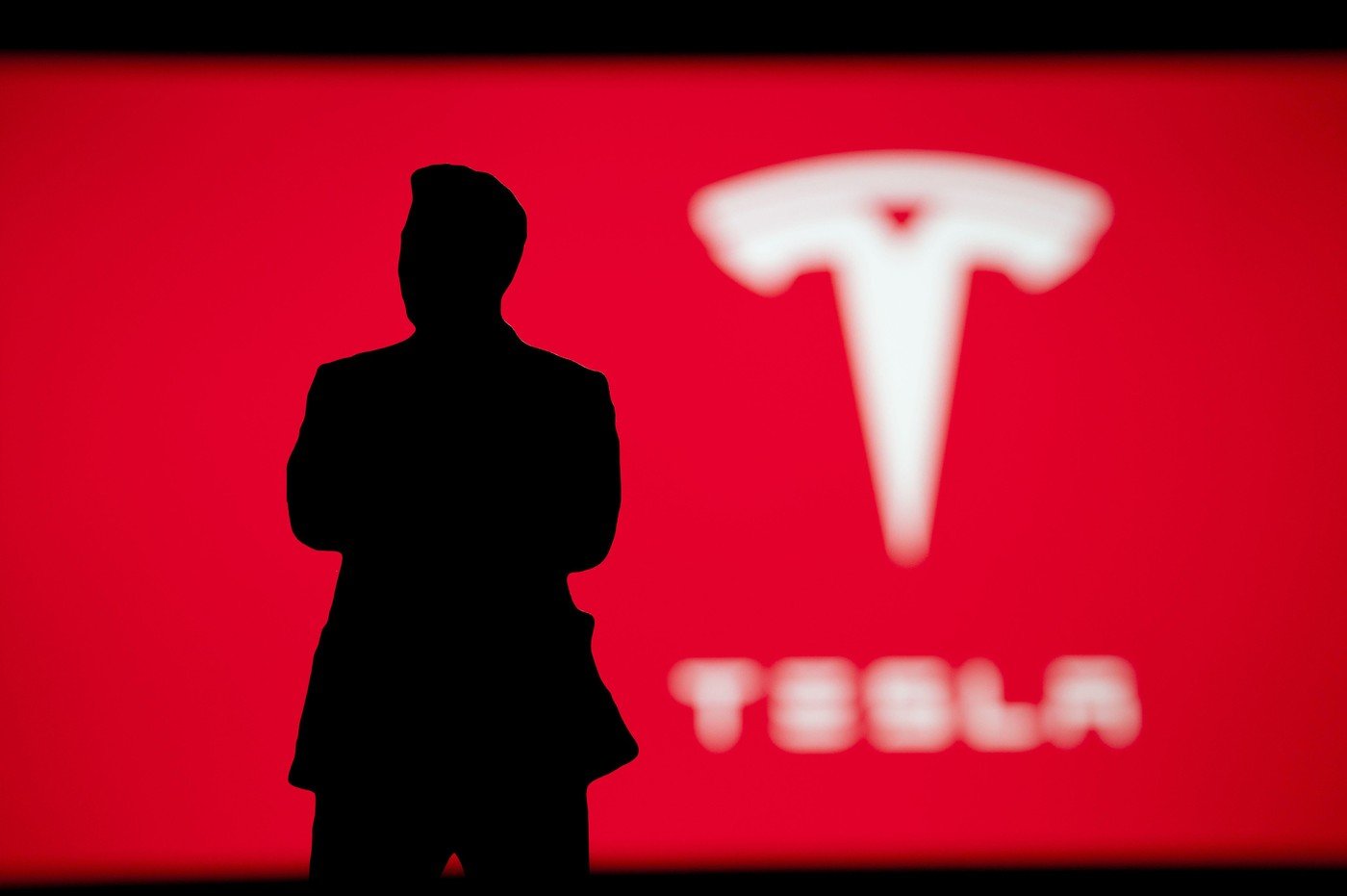 Proces împotriva Tesla după un accident în care a fost implicat sistemul „Full Self-Driving” O șoferiță din Texas a dat în judecată Tesla, susținând că un accident rutier din 2025 a fost cauzat de funcția de conducere asistată a vehiculului