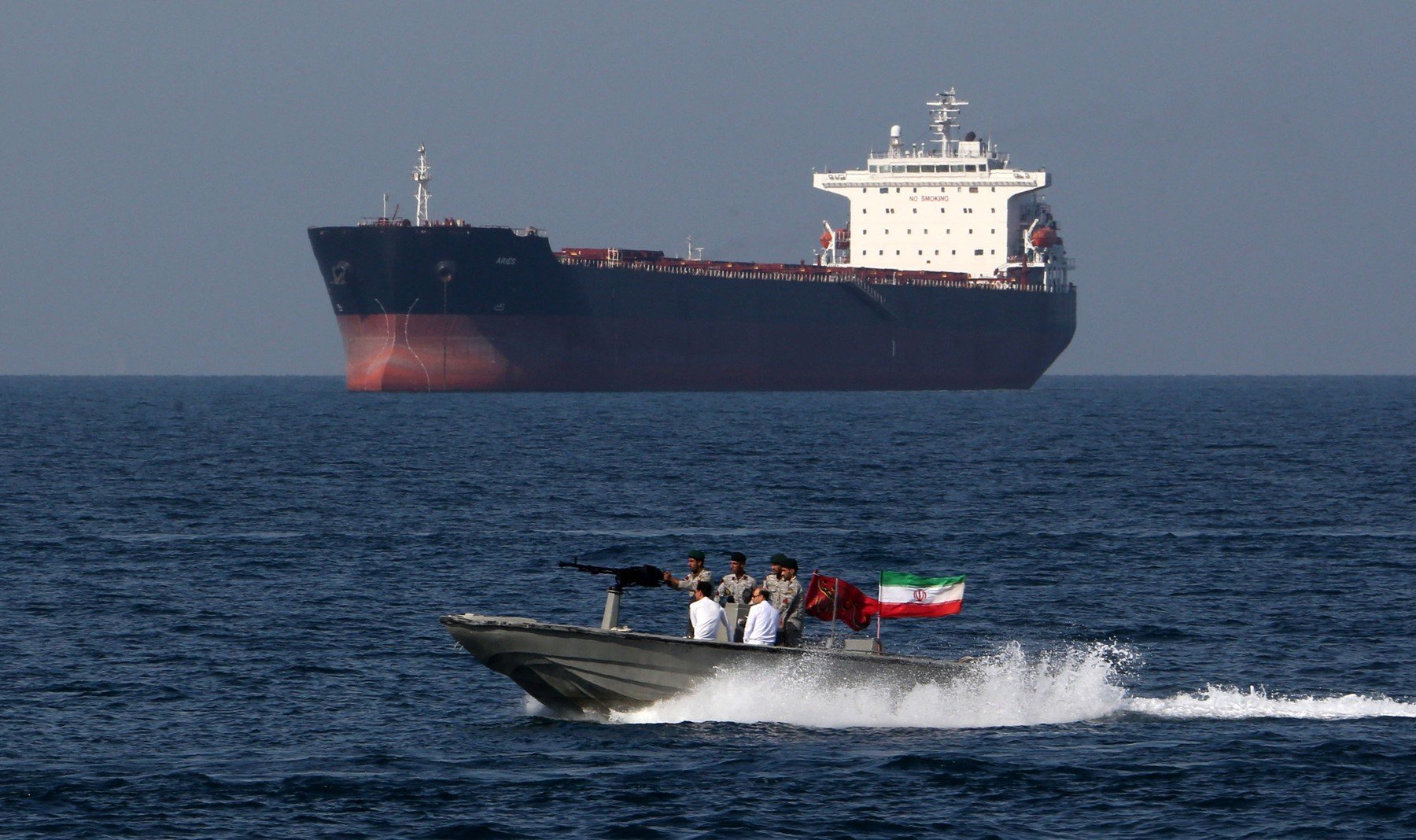 Un petrolier înregistrat în Honduras a fost lovit de drone în Strâmtoarea Ormuz, o rută crucială pentru transportul de petrol, potrivit informațiilor furnizate de Corpul Gărzilor Revoluționare Islamice (IRGC) din Iran