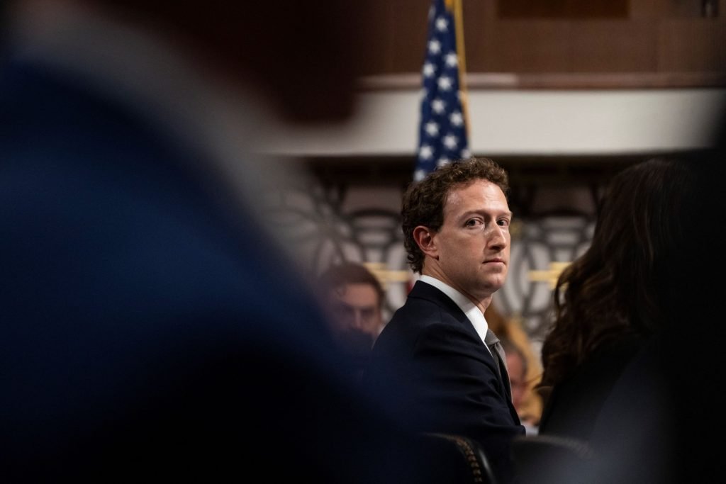 Mark Zuckerberg, cooptat în consiliul Casei Albe pentru politicile privind tehnologia Mark Zuckerberg, fondatorul și CEO-ul Meta, va face parte dintr-un consiliu consultativ de la Casa Albă, dedicat inteligenței artificiale, criptomonedelor și politicilor de inovare