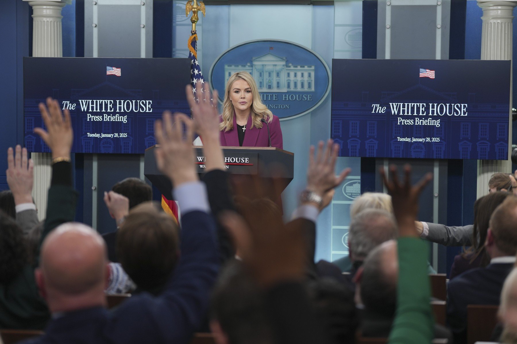 Spania, sub presiunea SUA: Cooperare militară, după amenințările lui Trump Casa Albă a anunțat miercuri că Spania a acceptat în final să colaboreze cu armata americană, după ce fostul președinte Donald Trump a invocat posibilitatea unui embargo comercial împotriva țării