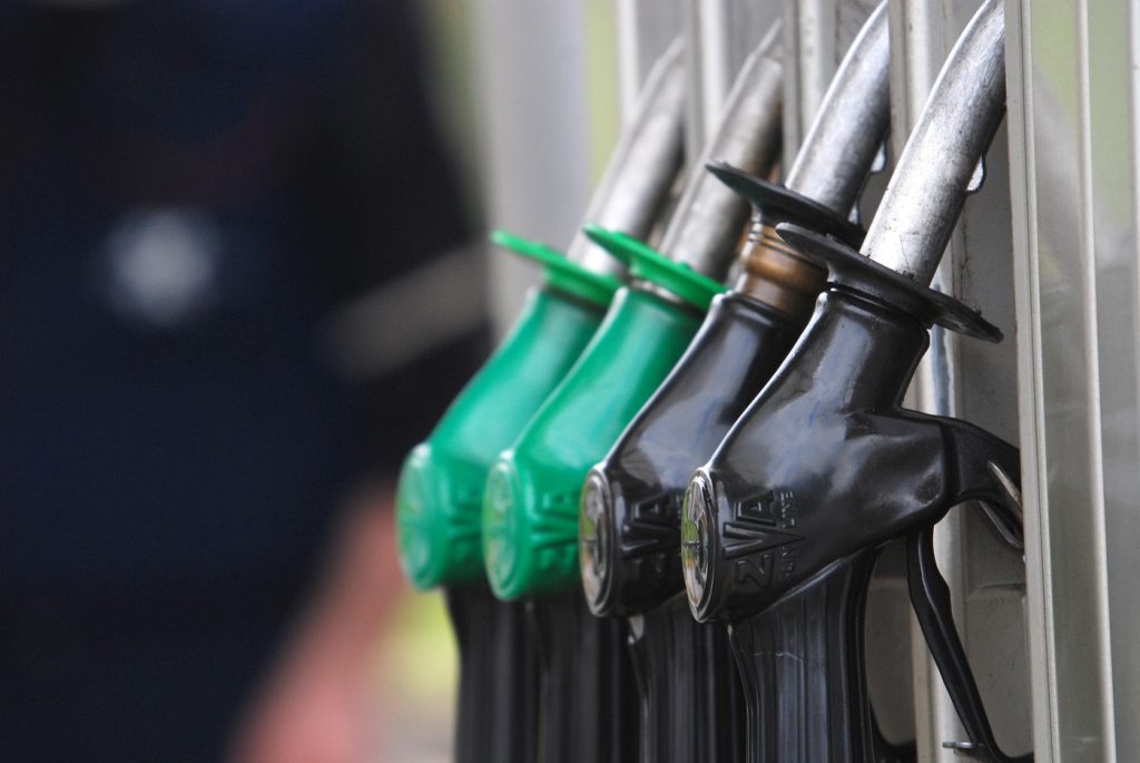 Criza de carburanți se apropie de Europa: Prețuri în creștere și posibile restricții Europa se pregătește pentru o posibilă criză de carburanți, avertizează experții din industrie