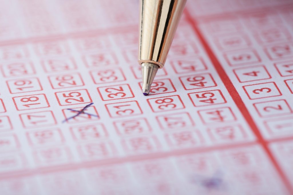 Un român a câștigat peste 4,5 milioane de euro la Loto 6/49, după ce a jucat aceeași serie de numere timp de peste un deceniu
