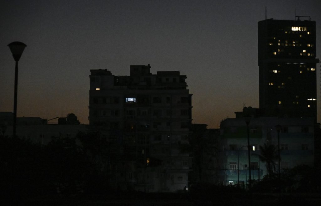 Cuba, din nou în beznă: A șaptea pană de curent din octombrie Cuba se confruntă cu o nouă criză energetică, după ce întreaga rețea națională de electricitate a cedat, lăsând peste 10 milioane de oameni fără curent electric