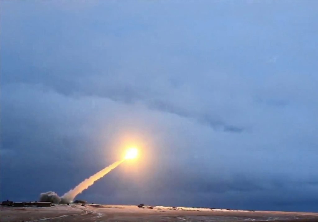 Iranul lansează rachete balistice spre o bază militară din Oceanul Indian: Escaladare majoră a conflictului Iranul a lansat două rachete balistice cu rază medie de acțiune spre baza militară comună a Statelor Unite ale Americii și Marii Britanii de la Diego Garcia, situată în Oceanul Indian