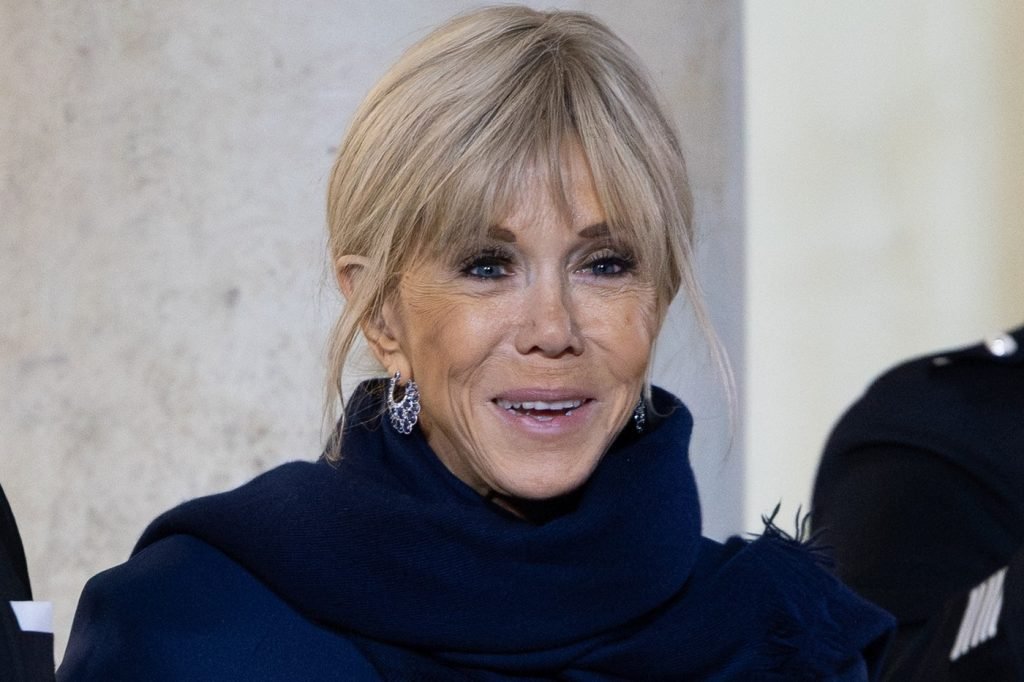 Brigitte Macron, prezentă la Casa Albă pentru o discuție despre siguranța copiilor în mediul online Brigitte Macron, soția președintelui Franței, se va alătura miercuri unei reuniuni organizate la Casa Albă de prima doamnă a Statelor Unite, Melania Trump