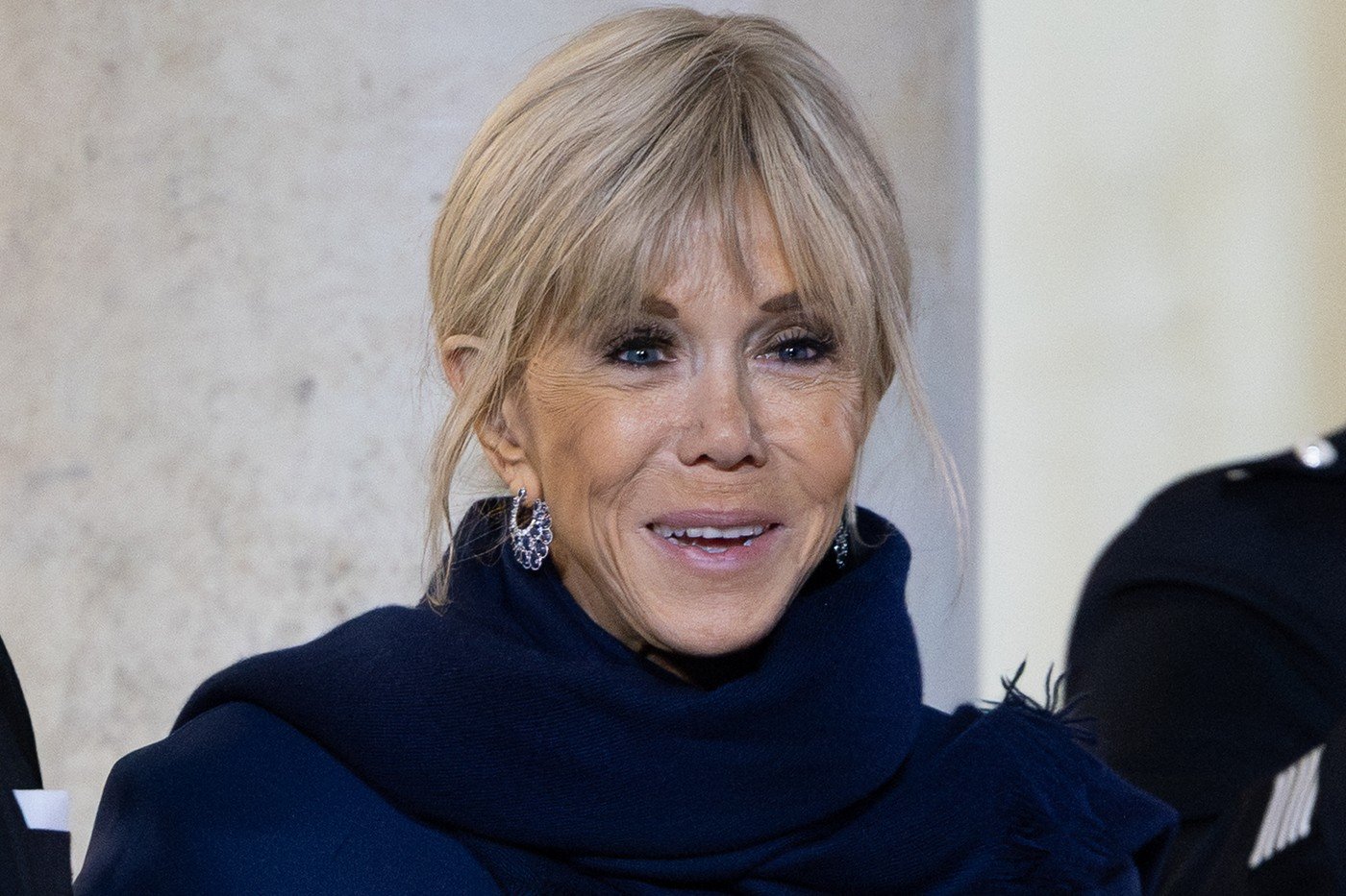 Brigitte Macron, prezentă la Casa Albă pentru o discuție despre siguranța copiilor în mediul online Brigitte Macron, soția președintelui Franței, se va alătura miercuri unei reuniuni organizate la Casa Albă de prima doamnă a Statelor Unite, Melania Trump