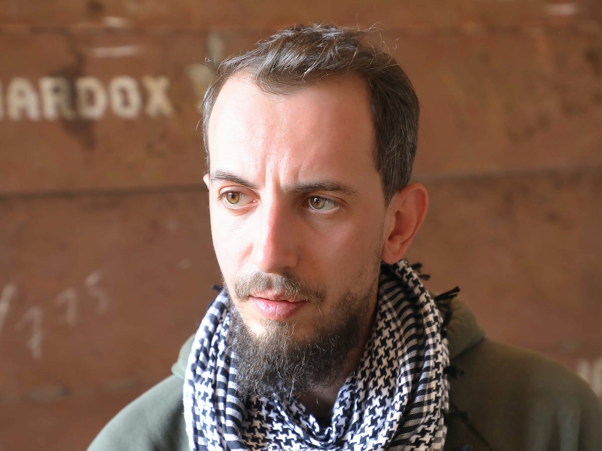 Radu Hossu câștigă procesul cu posturile de televiziune Realitatea Plus și România TV Radu Hossu, cunoscut corespondent de război și activist civic, a obținut o victorie importantă în instanță
