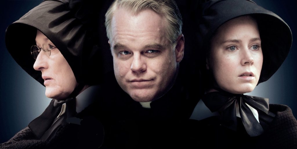 Doubt: O investigație despre suspiciune și adevăr, disponibil pe Netflix Drama „Doubt”, regizată de John Patrick Shanley, zguduie spectatorul cu o poveste despre suspiciune, credință și adevăr, ridicând întrebări incomode despre natura umană