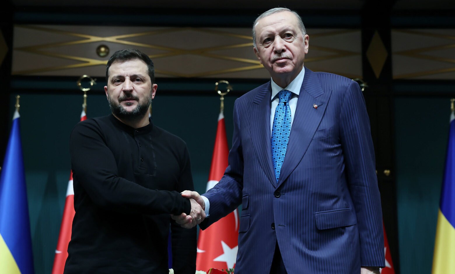 Erdogan și Zelenski discută despre conflictul ucrainean, în contextul crizei din Orientul Mijlociu Războiul din Orientul Mijlociu nu ar trebui să umbrească eforturile de pace în Ucraina, a subliniat președintele turc Recep Tayyip Erdogan în cursul unei convorbiri telefonice cu omologul său ucrainean, Volodimir Zelenski