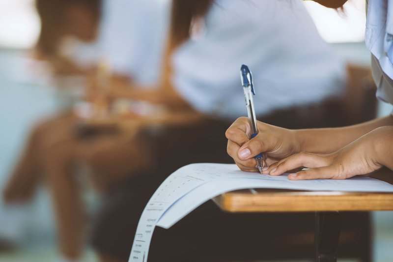 Atenție, elevi! Luni aflați rezultatele de la simularea Evaluării Naționale 2026 Elevii de clasa a VIII-a care au susținut simularea Evaluării Naționale 2026 își vor afla rezultatele luni, 30 martie