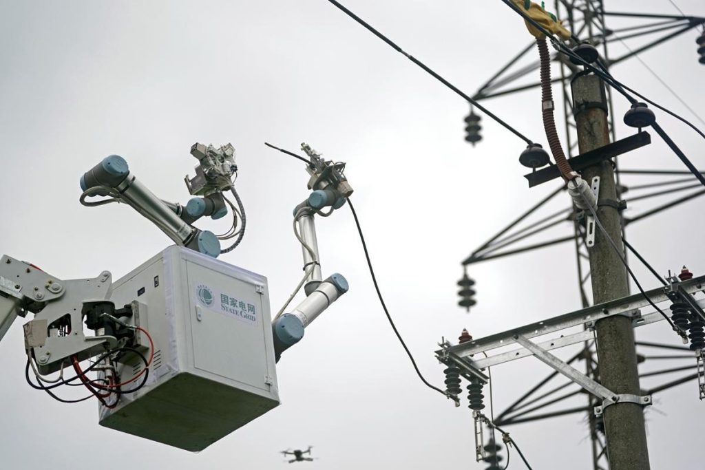 China: Reparații automate la liniile electrice de 10 kV