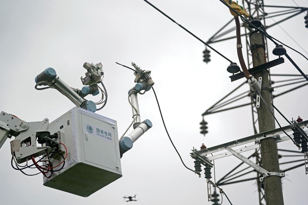 China: Reparații automate la liniile electrice de 10 kV