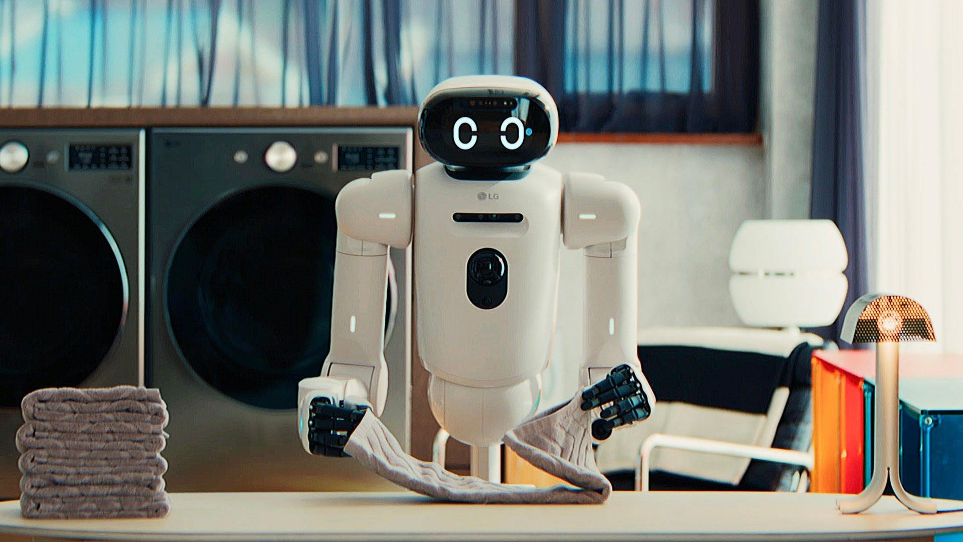 Roboții, încurcați de hainele mototolite: O provocare pentru inteligența artificială Pentru majoritatea oamenilor, împăturirea hainelor este o sarcină casnică banală
