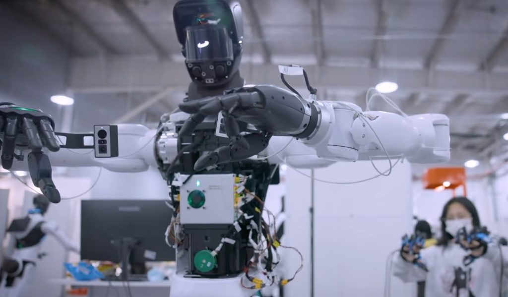 China: Cum învață roboții umanoizi într-o „școală de roboți”
