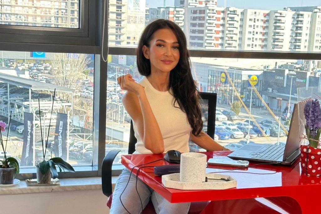Ruxandra Luca anunță revenirea în lumina reflectoarelor, după o perioadă dificilă Ruxandra Luca, cunoscută publicului pentru proiectele sale, a sugerat o revenire în activitățile publice, după o perioadă de absență