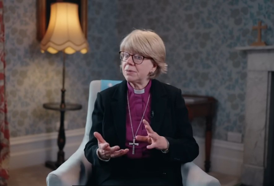 Sarah Mullally, prima femeie arhiepiscop de Canterbury, va fi învestită în cadrul unei ceremonii istorice, marcând un moment crucial pentru Biserica Angliei