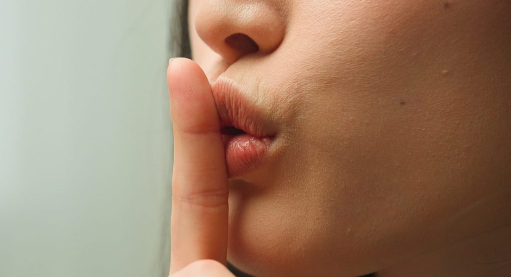 Câte secrete ascund oamenii? Un studiu dezvăluie detaliile