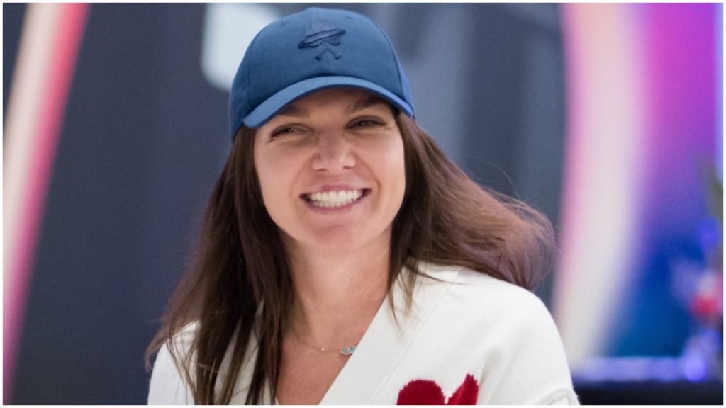 Simona Halep, schimbare de look după retragerea din tenis Fosta jucătoare de tenis Simona Halep a surprins din nou prin schimbările la nivel de imagine