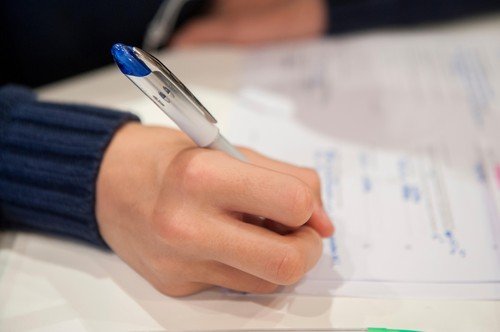 Simulările de Bacalaureat 2026, cu mari semne de întrebare Elevii de liceu așteaptă un răspuns clar cu privire la participarea la simulările Bacalaureatului din 2026, în contextul în care mai multe unități de învățământ au anunțat deja intenția de a boicota aceste teste