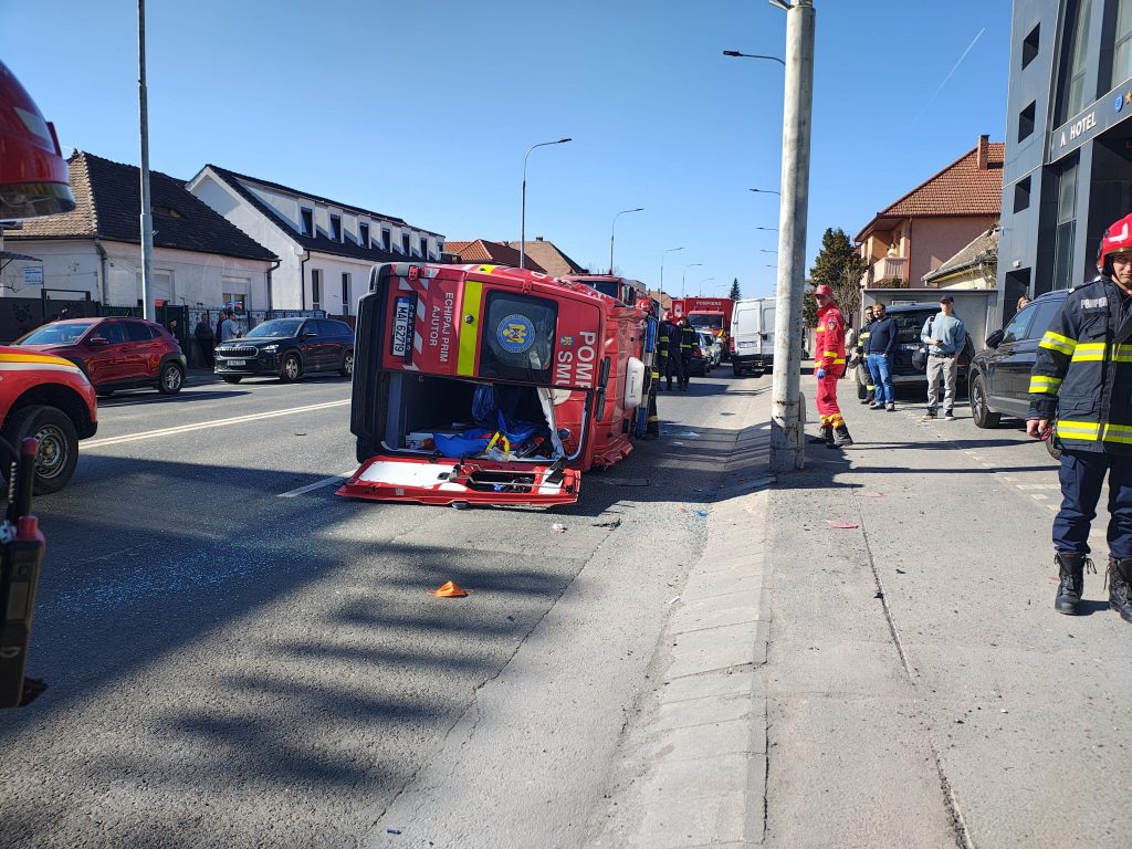 Accident cu ambulanță smurd în Sibiu: Plan roșu activat