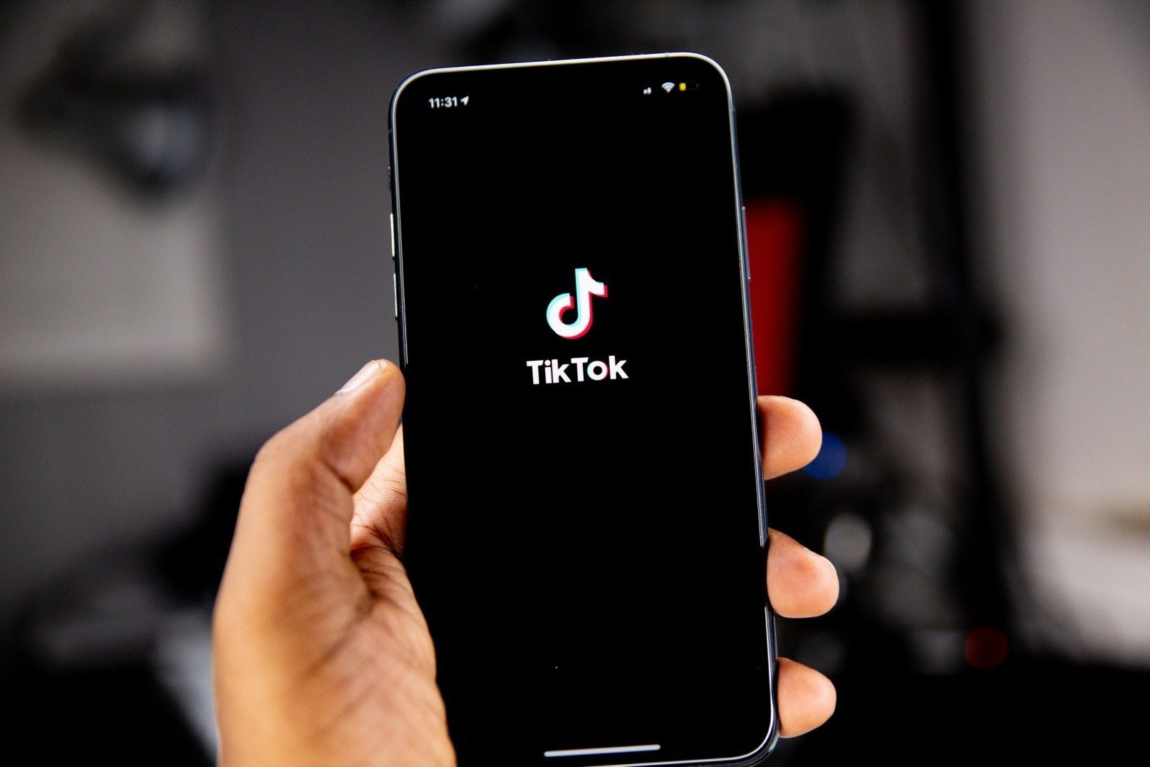 Curtea Constituțională albaneză anulează interdicția TikTok Curtea Constituțională din Albania a decis că suspendarea TikTok pentru o perioadă de câteva luni de către guvern reprezintă o „încălcare a libertății de exprimare și a libertății presei”