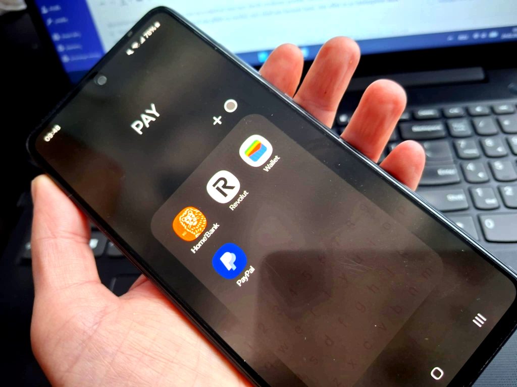 Aplicațiile-clonă: pericolul ascuns pentru utilizatorii de smartphone În era digitală, aplicațiile mobile au devenit o componentă esențială a vieții noastre