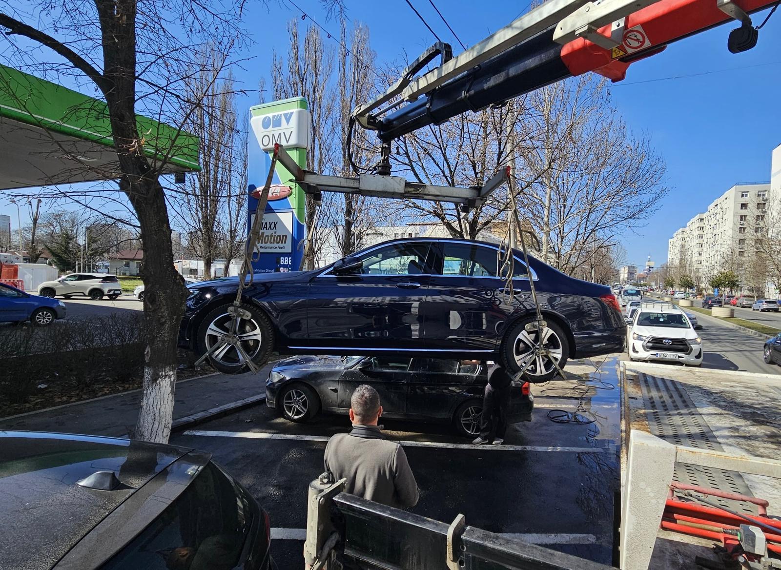 Sectorul 4 va ridica mașinile parcate pentru a curăța rigolele Primăria Sectorului 4 va recurge la ridicarea autoturismelor parcate neregulamentar pentru a permite curățarea și igienizarea rigolelor de scurgere a apei