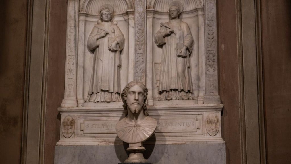 Un bust considerat anonim timp de secole ar putea fi o operă pierdută a lui Michelangelo Un bust din bazilica Sant’Agnese fuori le Mura din Roma, păstrat aici de secole, ar putea fi o operă a celebrului Michelangelo, conform unor analize recente