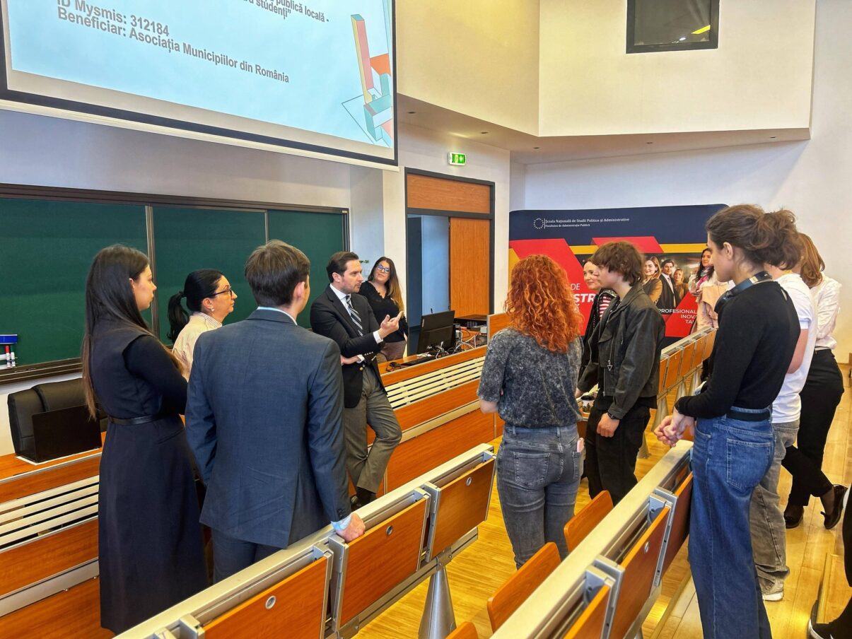 Primăria Capitalei face apel la tinerii absolvenți de SNSPA pentru a ocupa posturi în administrație Viceprimarul Capitalei, Stelian Bujduveanu, a lansat un apel către studenții de la Școala Națională de Studii Politice și Administrative (SNSPA), încurajându-i să ia în considerare o carieră în administrația publică