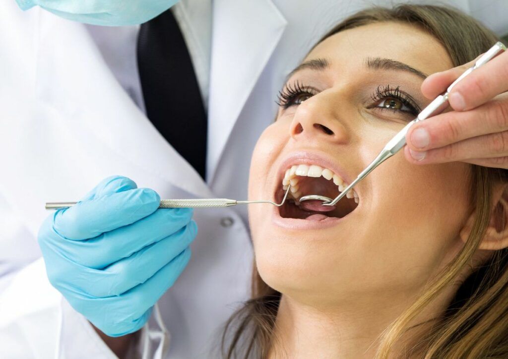 Stomatologia în România: Jumătate dintre români ajung la dentist anual Un nou studiu de specialitate arată că mai puțin de 60% dintre români ajung la medicul stomatolog în decursul unui an