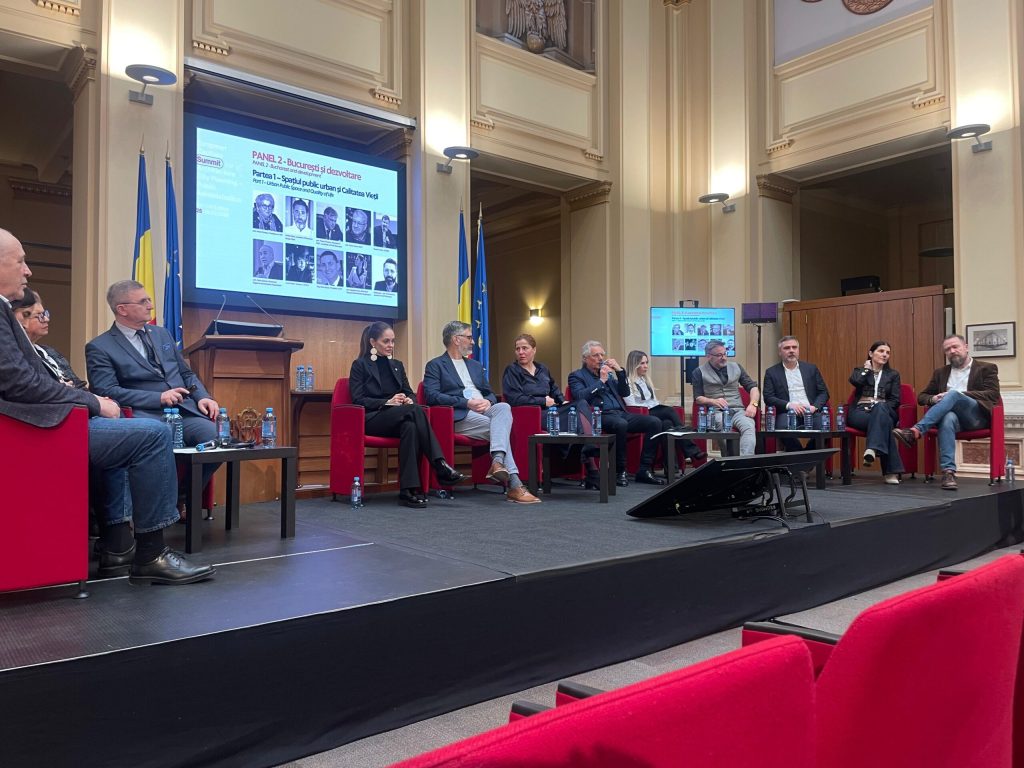 Accentul urbanistic se mută de la proiecte la viața civică: Bucureștiul, analizat la un summit internațional Bucureștiul a fost în centrul atenției la Summitul Capitalelor pentru Arhitectură, Urbanism și Administrație, desfășurat între 25 și 26 martie 2026
