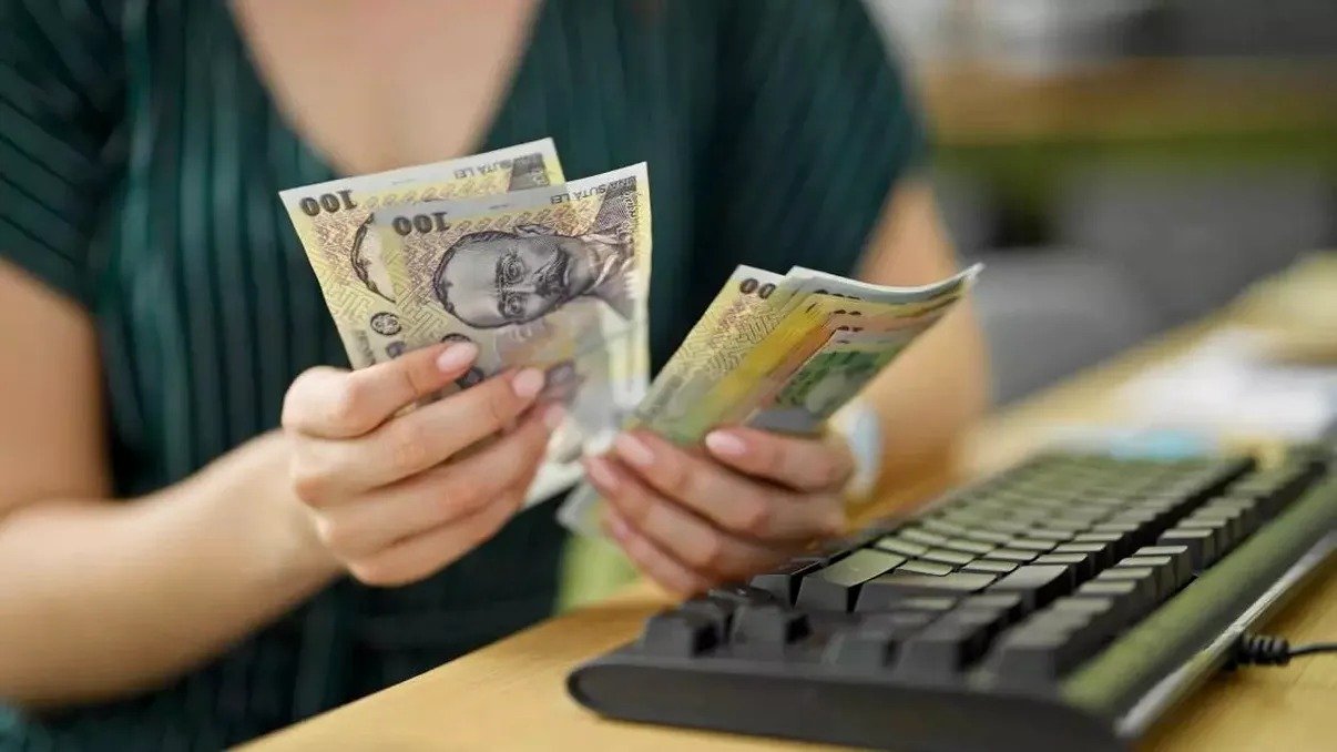 Suprataxa bancară riscă să scumpească creditele ipotecare: Cum îți afectează gradul de îndatorare Băncile din România se confruntă cu o serie de presiuni financiare, în contextul discuțiilor privind o posibilă suprataxare a activelor