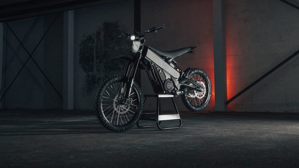 Părinți trași la răspundere în SUA pentru motociclete electrice modificate și utilizate de minori Un caz recent din Statele Unite ale Americii, mai precis din California, marchează o schimbare de abordare din partea autorităților în ceea ce privește utilizarea vehiculelor electrice de către minori