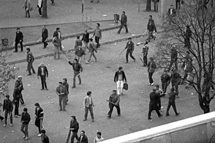 Budapesta comemorează evenimentele tragice de la Târgu Mureș din 1990 Muzeul Casa Terorii din Budapesta a marcat împlinirea a 36 de ani de la evenimentele violente petrecute în martie 1990 la Târgu Mureș, cunoscute sub numele de „Martie Negru”