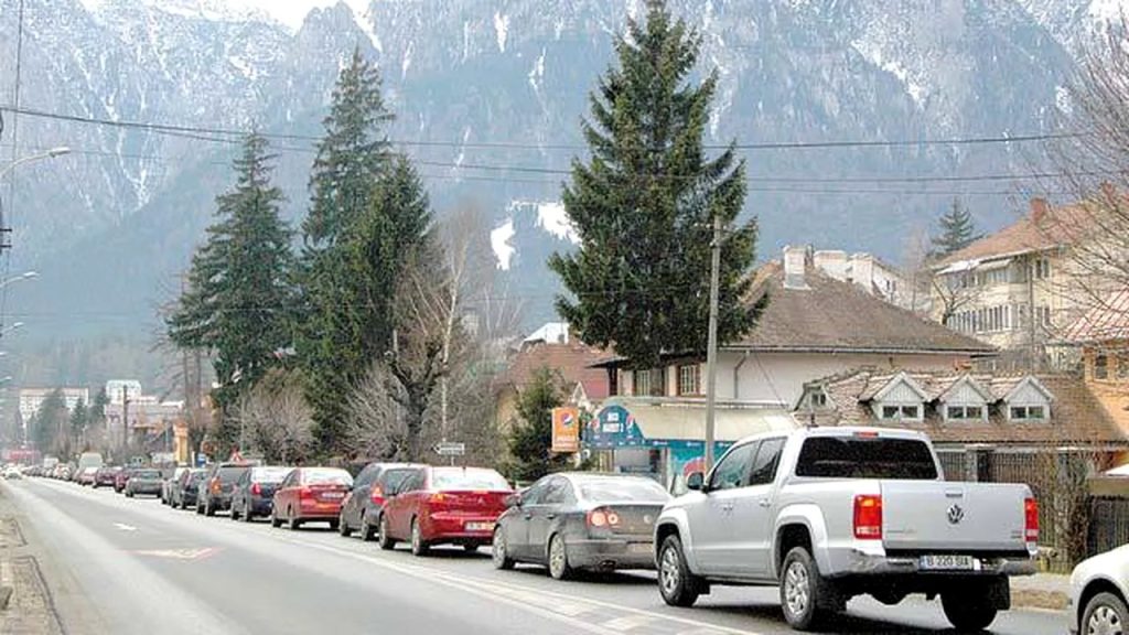 Aglomerație pe DN1 și pe principalele autostrăzi din țară din cauza creșterii traficului Circulația rutieră se desfășoară cu dificultate, duminică, pe mai multe drumuri naționale și autostrăzi din țară, potrivit informațiilor furnizate de autorități