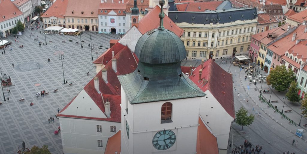 O Capsulă a Timpului Ascunsă în Turnul Sfatului, Sibiu: O Misterioasă Mărturie Centenară De aproape două secole, un document istoric zace ascuns în inima Turnului Sfatului din Sibiu