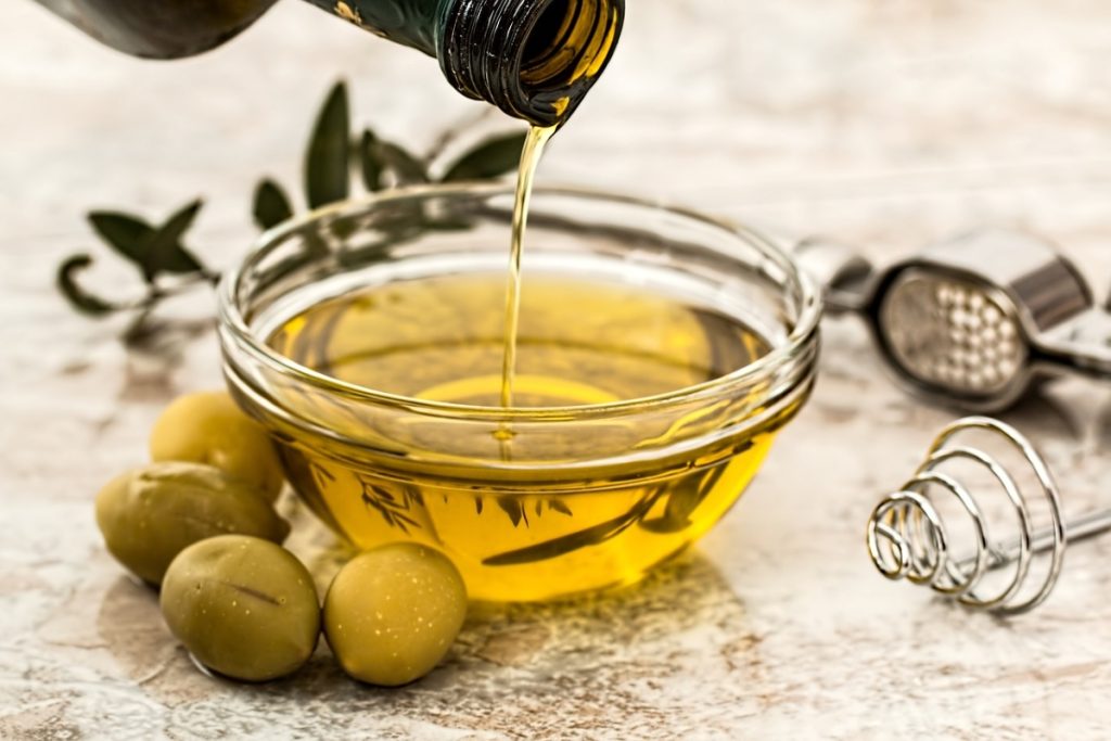 Uleiul de măsline, un produs alimentar apreciat pentru gustul și beneficiile sale pentru sănătate, este totodată unul dintre alimentele cele mai vulnerabile la fraude în Europa