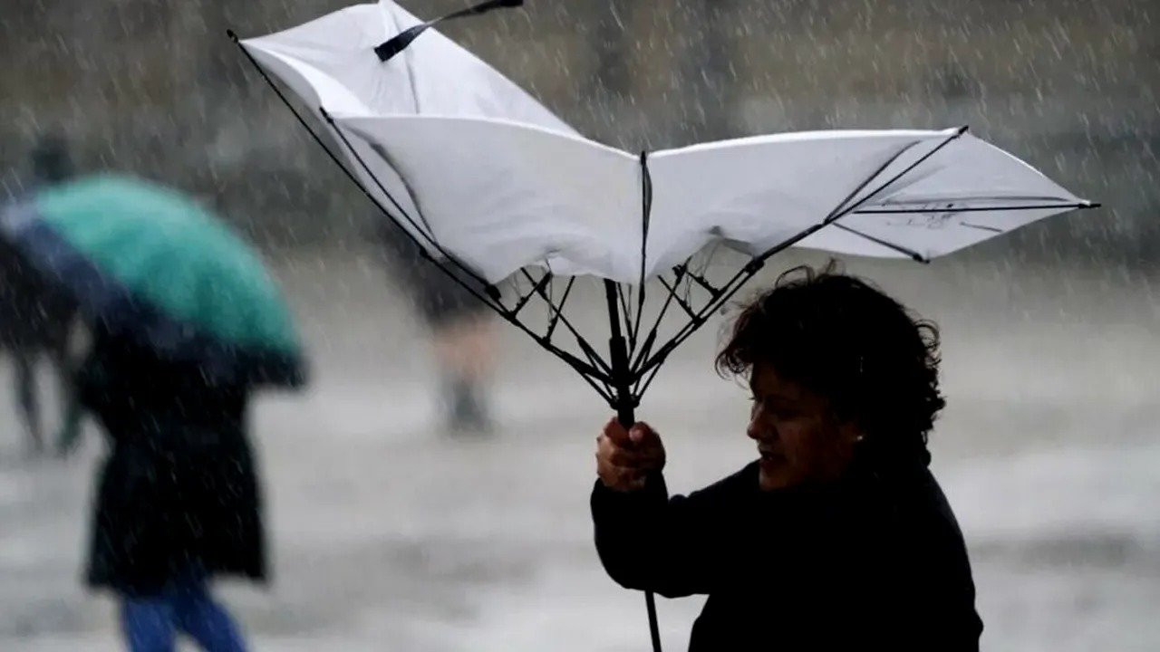 Vânt puternic în mai multe regiuni ale țării: ANM emite informare și atenționare cod galben Administrația Națională de Meteorologie (ANM) a emis o informare meteorologică și o atenționare de tip cod galben, avertizând cu privire la intensificări ale vântului în mai multe regiuni ale țării în perioada următoare