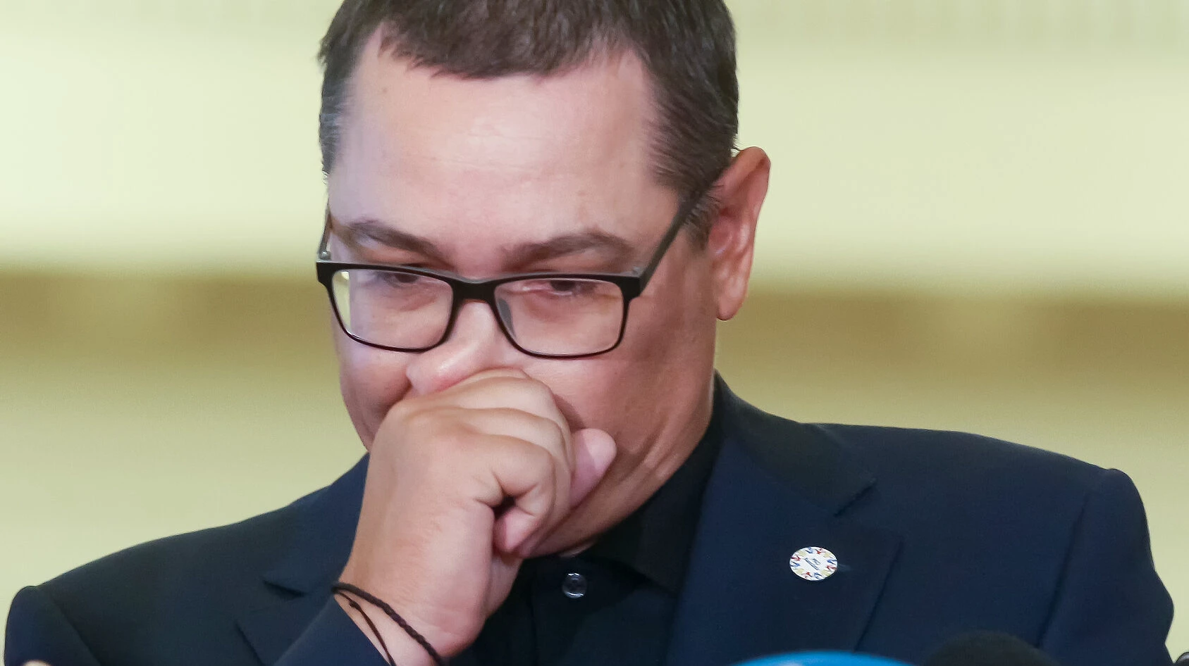 Fiica lui Victor Ponta, exclusă de la zborul de evacuare din Orientul Mijlociu O adolescentă, fiica fostului premier Victor Ponta, nu a îndeplinit criteriile necesare pentru a se alătura zborului de evacuare din Orientul Mijlociu, organizat de Ministerul Afacerilor Externe (MAE)